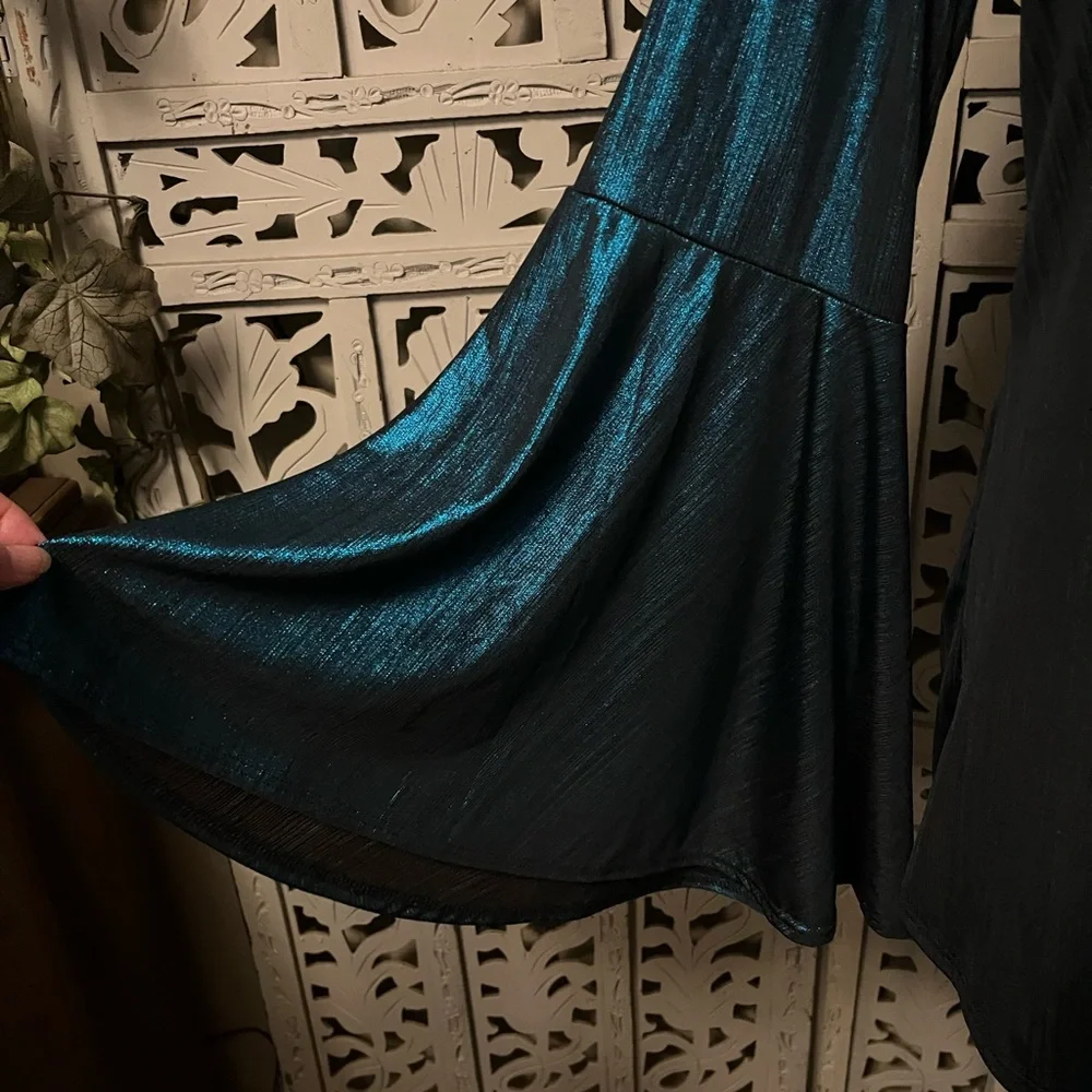 NWT! LUCKY & BLESSED GORGEOUS BOUTIQUE METALLIC TURQ BLUE LONG BELL SLEEVES TOP - Picture 5 of 10